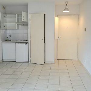 Location Appartement 2 pièces 35m² MARSEILLE 5ème - Photo 2