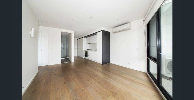 Two bedroom apartment with stunning views - Photo 1