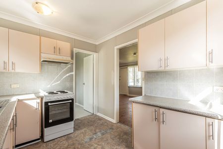 Neat and tidy home in a very central location! - Photo 2