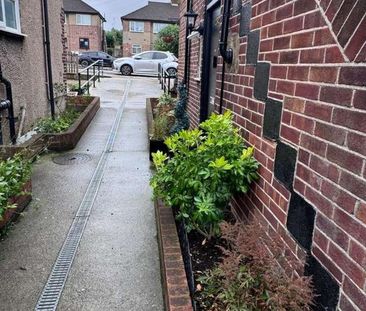 House Share ? Spacious Double Room In Ilford, IG5 - Photo 4