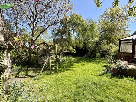 4 bedroom detached house to rent - Photo 3