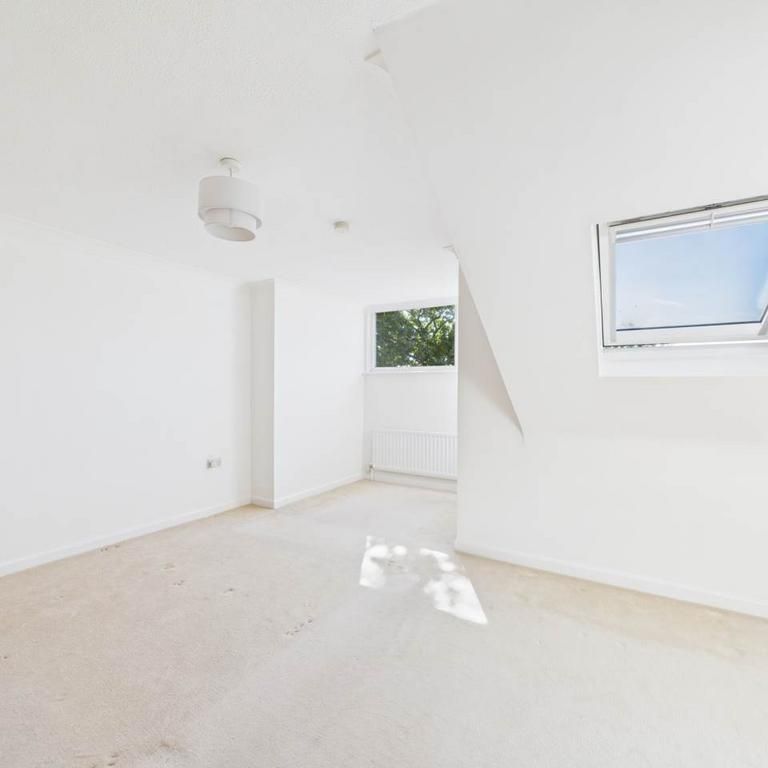 4 bedroom townhouse to rent - Photo 1
