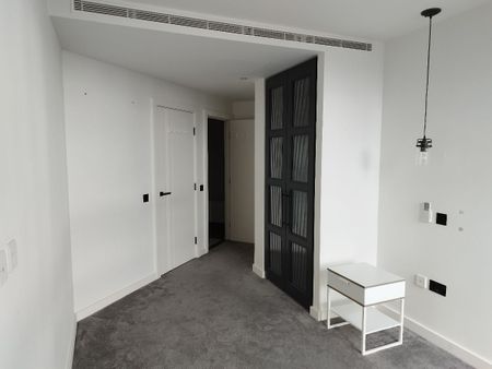 Emery Way, London, E1W 2AS - Photo 2