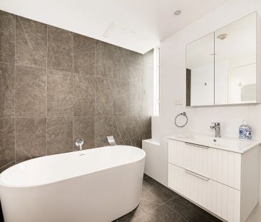 Prestigious Point Piper Apartment Showcasing Breathtaking Harbour V... - Photo 4