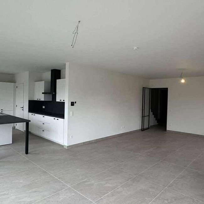 Woning te huur in Ophasselt voor € 1.400 met 3 slaapkamers - Photo 1