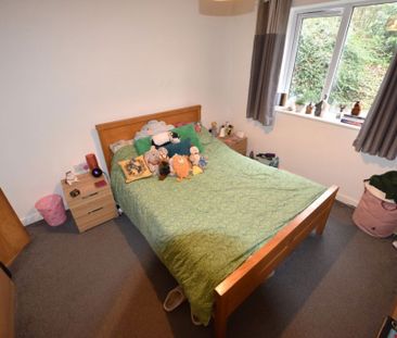 2 bedroom Flat in Flat 6, Leeds - Photo 5