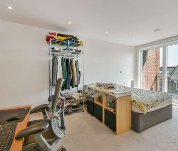 Sharers welcome - A modern three double bedroom apartment on the 3r... - Photo 5
