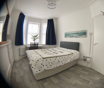 Room in a Shared House, Argyle Street, RG1 - Photo 3