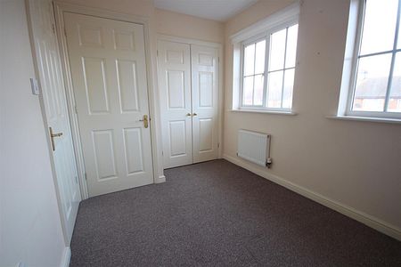 2 bedroom End Terraced to let - Photo 3