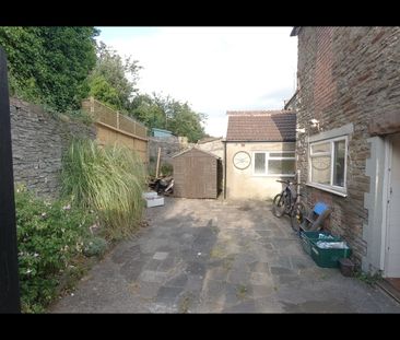 6 Bed Semi-Detached House, River View, BS16 - Photo 4
