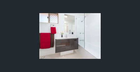 Stylish & Spacious Unfurnished Townhouse only 5 minutes from UQ! - Photo 4