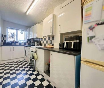 Freesia Drive, Bisley, Woking, Surrey, GU24 - Photo 6
