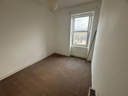 3 bedroom flat to rent - Photo 4