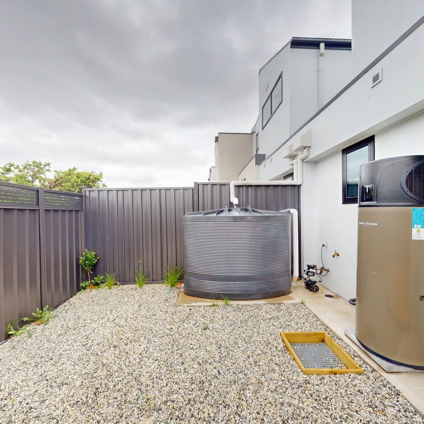 Where Light, Luxury and Location Unite - Photo 1