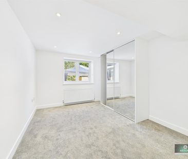 Old Hollow, Worth, Crawley - Photo 3