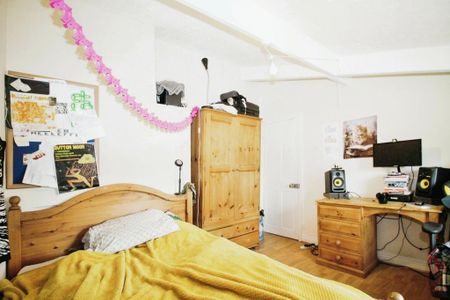 3 bedroom semi-detached house to rent - Photo 3