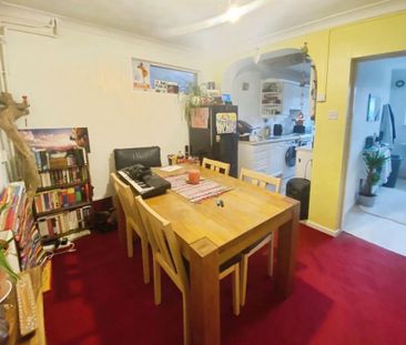 2 bedroom semi-detached house to rent - Photo 5