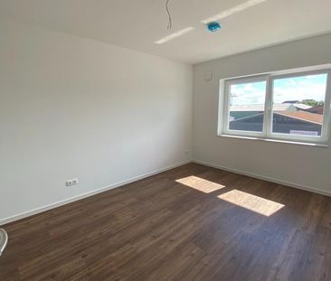 Moderne 2-Zimmer-Wohnung mit großzügigem Wohnbereich & Balkon - Foto 1
