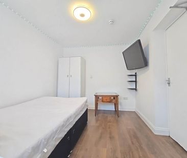 1 bedroom in a house share to rent - Photo 3