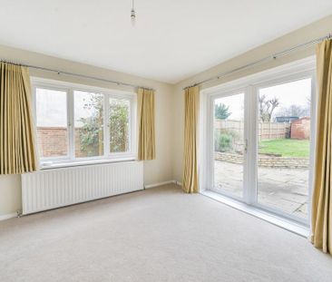 4 bedroom detached house to rent - Photo 2