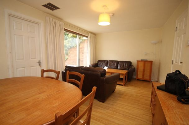 5 bedroom Property to rent - Photo 1