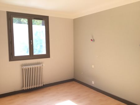 Location Appartement 4 pièces 105m² - Photo 3