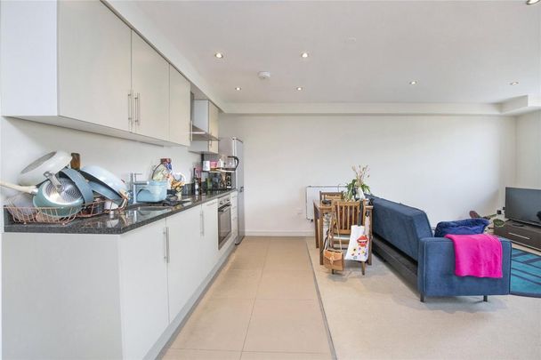 Studio to rent - Photo 1