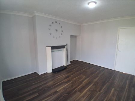 2 bedroom semi-detached house to rent - Photo 4