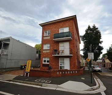 Beautifully Appointed Studio Apartment - Located in a lovely Tree L... - Photo 1