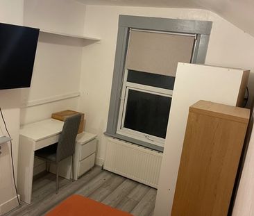 Room in a Shared House, Bungalow Road, SE25 - Photo 5