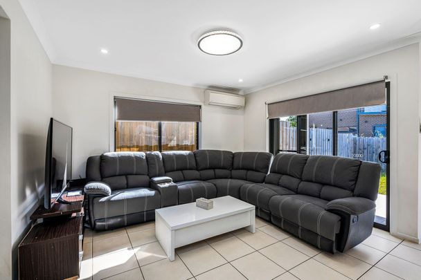 Modern Double-Storey Family Home for Rent in the Gables !! - Photo 1