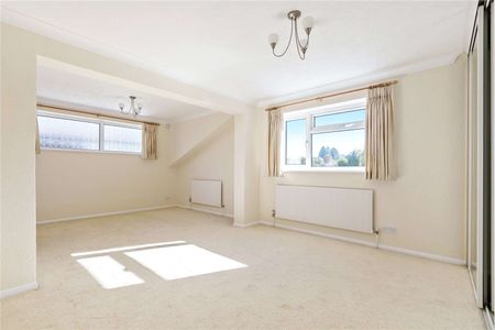 A well presented family home set in a popular Sevenoaks location. - Photo 2