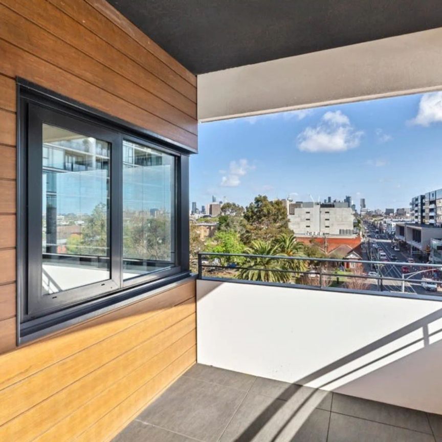 Sophisticated Living with Breathtaking Views - Photo 1