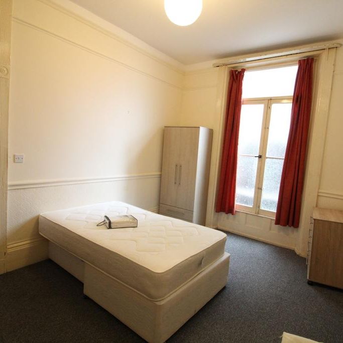 5 bedroom flat to rent - Photo 1