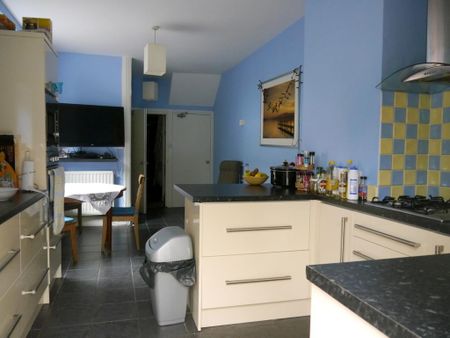 1 bedroom in a house share to rent - Photo 4