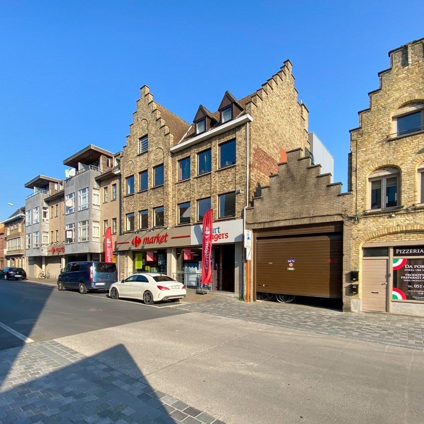 Volledig gerenoveerd appartement (140m²) met 2 slaapkamers en terras. - Photo 1