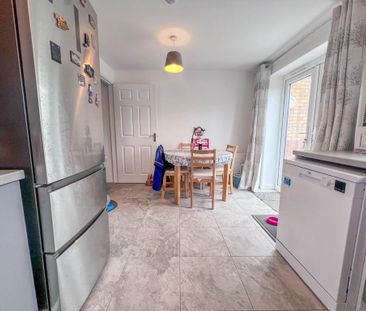 3 bedroom semi-detached house to rent - Photo 6