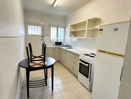 Convenient one bedroom flat in vibrant Newmarket! - Photo 3