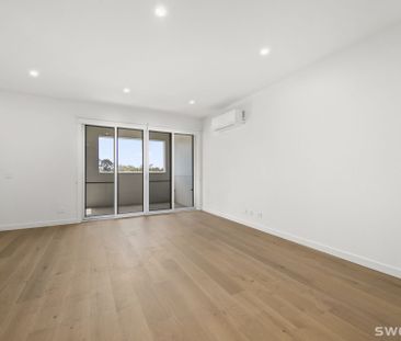 Brand new chic three level residence in prime location - Photo 2