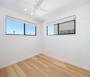 Stunning family home in Helensvale - Photo 4