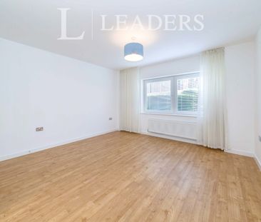 2 bedroom flat to rent Garland Road, East Grinstead - Photo 2