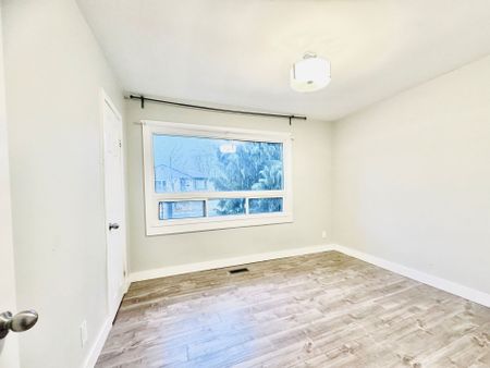 For Lease - 12 Creskwick Court Unit# Main, Barrie, Ontario - Photo 3