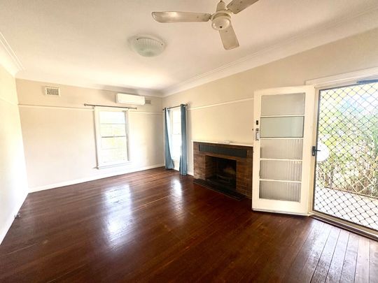 Charming two bedroom home - Photo 1