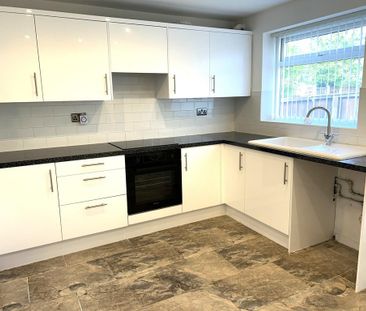 2 bedroom semi-detached house to rent - Photo 4