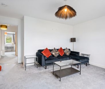 2 bedroom flat to rent - Photo 2