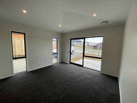 68 Hokioi Drive, Kenepuru - Photo 1