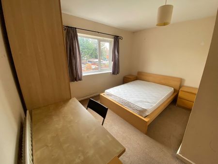4 Bed Student Accommodation - Photo 4