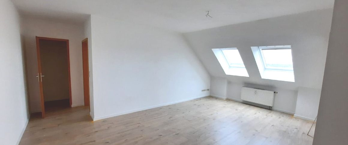 "Charmante 2-Raum-Wohnung im Dachgeschoss" - Photo 1