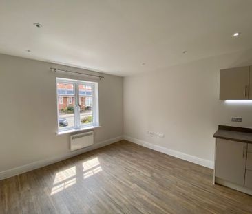 Emerald Avenue, Fleet, Hampshire, GU51 - Photo 1