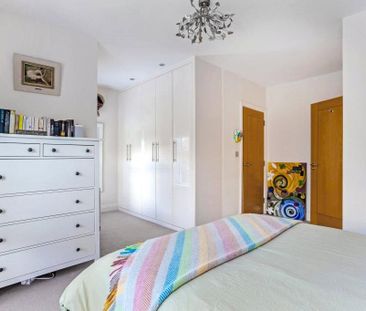 4 bedroom end of terrace house to rent - Photo 4
